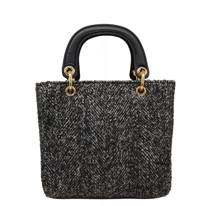 ΤΣΑΝΤΑ ΧΕΙΡΟΣ